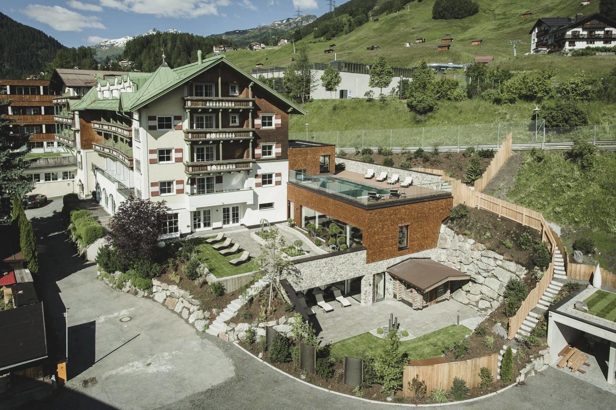 Hotel Schwarzer Adler - Sport & Spa Sankt Anton am Arlberg Exterior photo